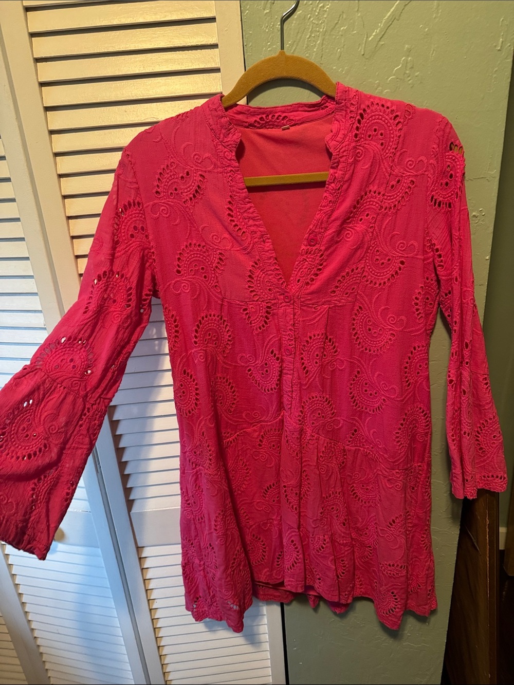 Women’s Pink Eyelet V-Neck Tunic Top
